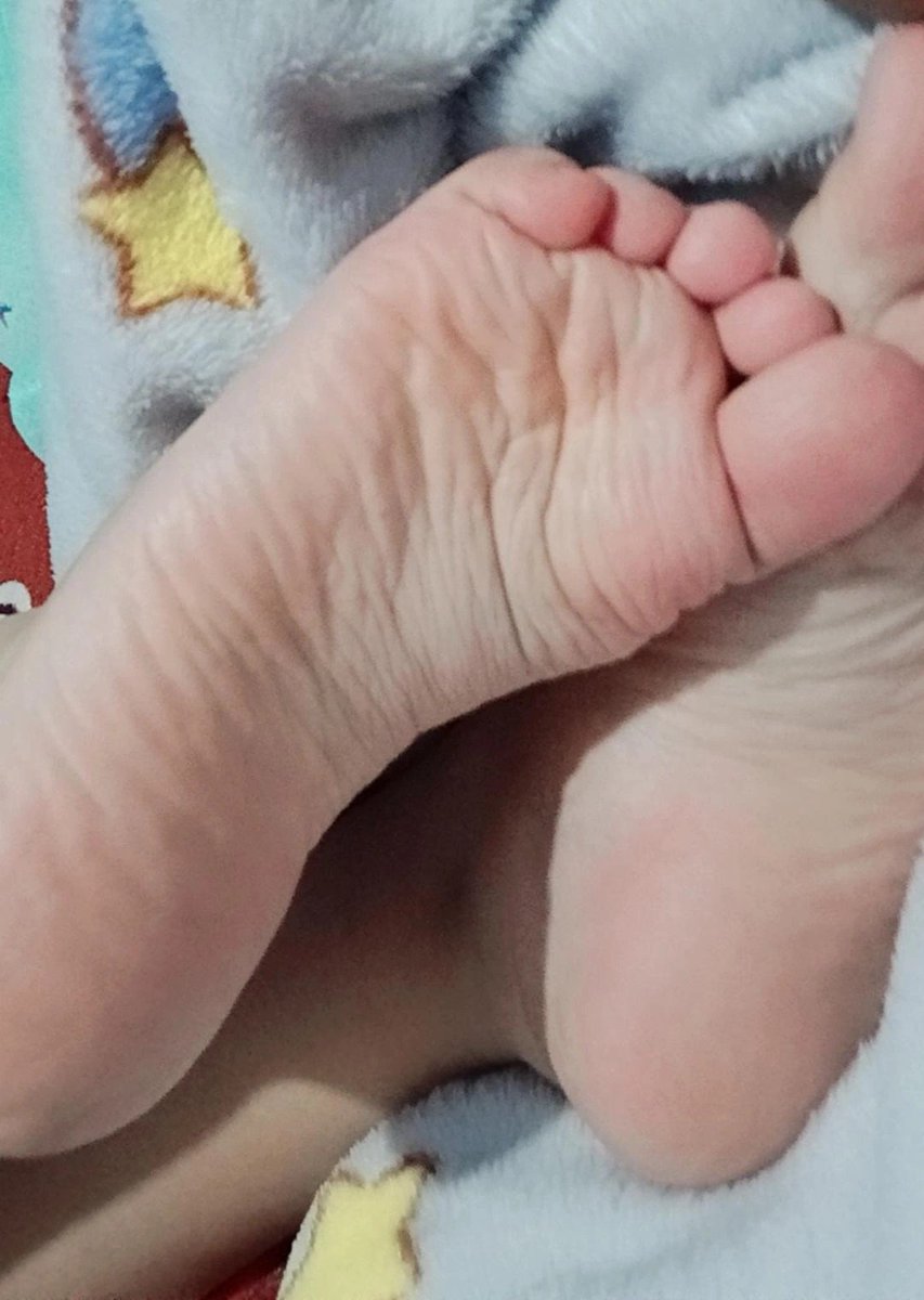 HappyFeet_Duo's tweet photo. @ramfrank022 @yiujutalkdm Los míos también son bonitos? 🤭 https://t.co/KYY0lXJ6pU