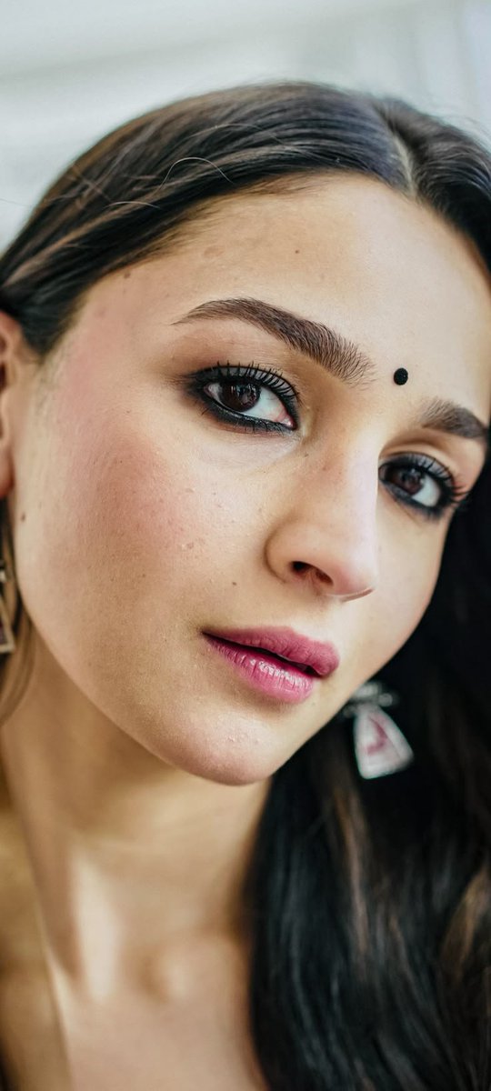 arjun21181's tweet photo. Kissing, Smooching, Licking her Face for endless hours while cucking her in missionary pose on a warm bed will be a divine experience with #AliaBhatt 💦🍑 https://t.co/gUDkzjNncU