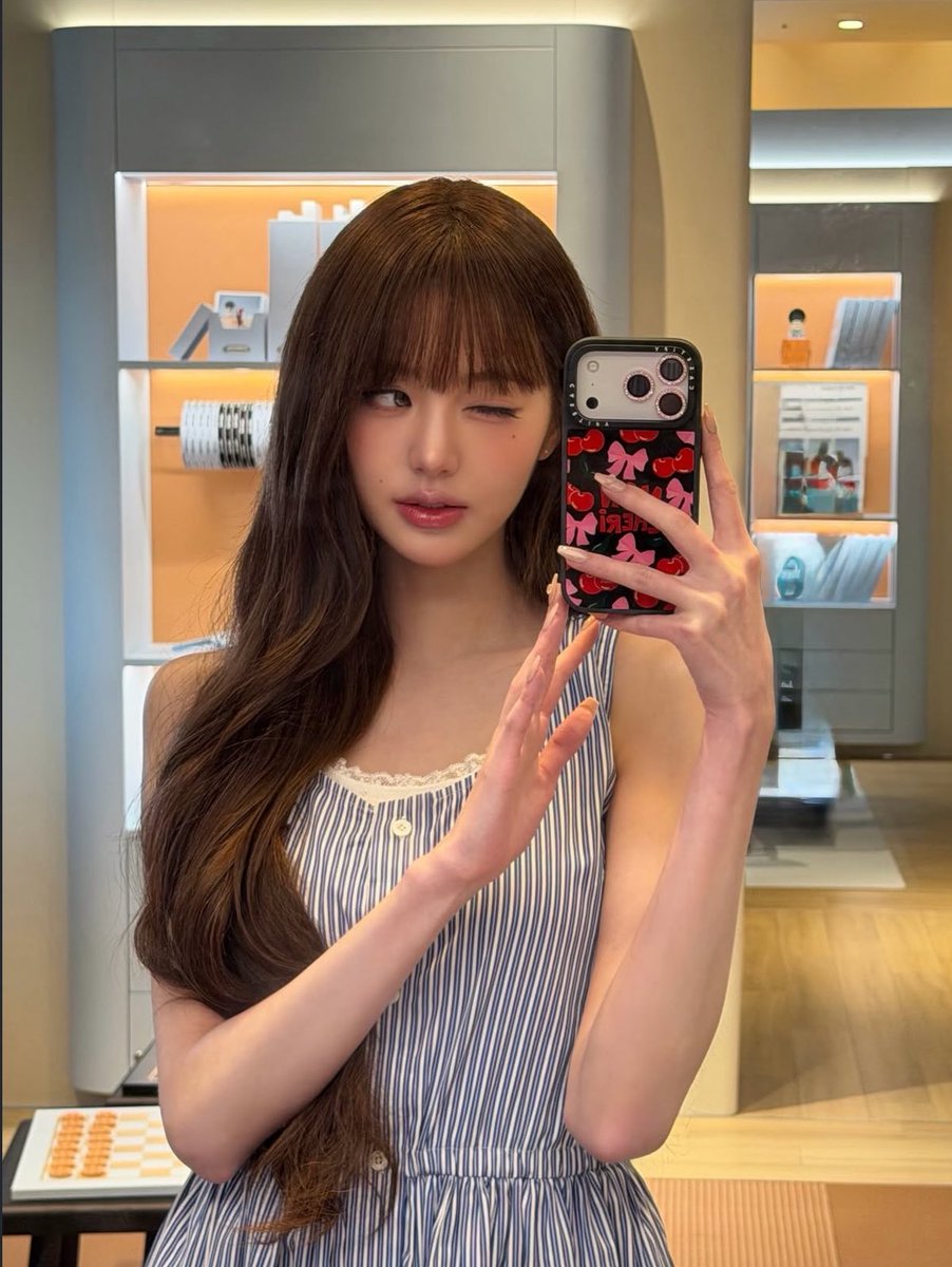 Yo8HoZY's tweet photo. Selcas😍
#wonyoung #장원영 https://t.co/LSIUuid3vw