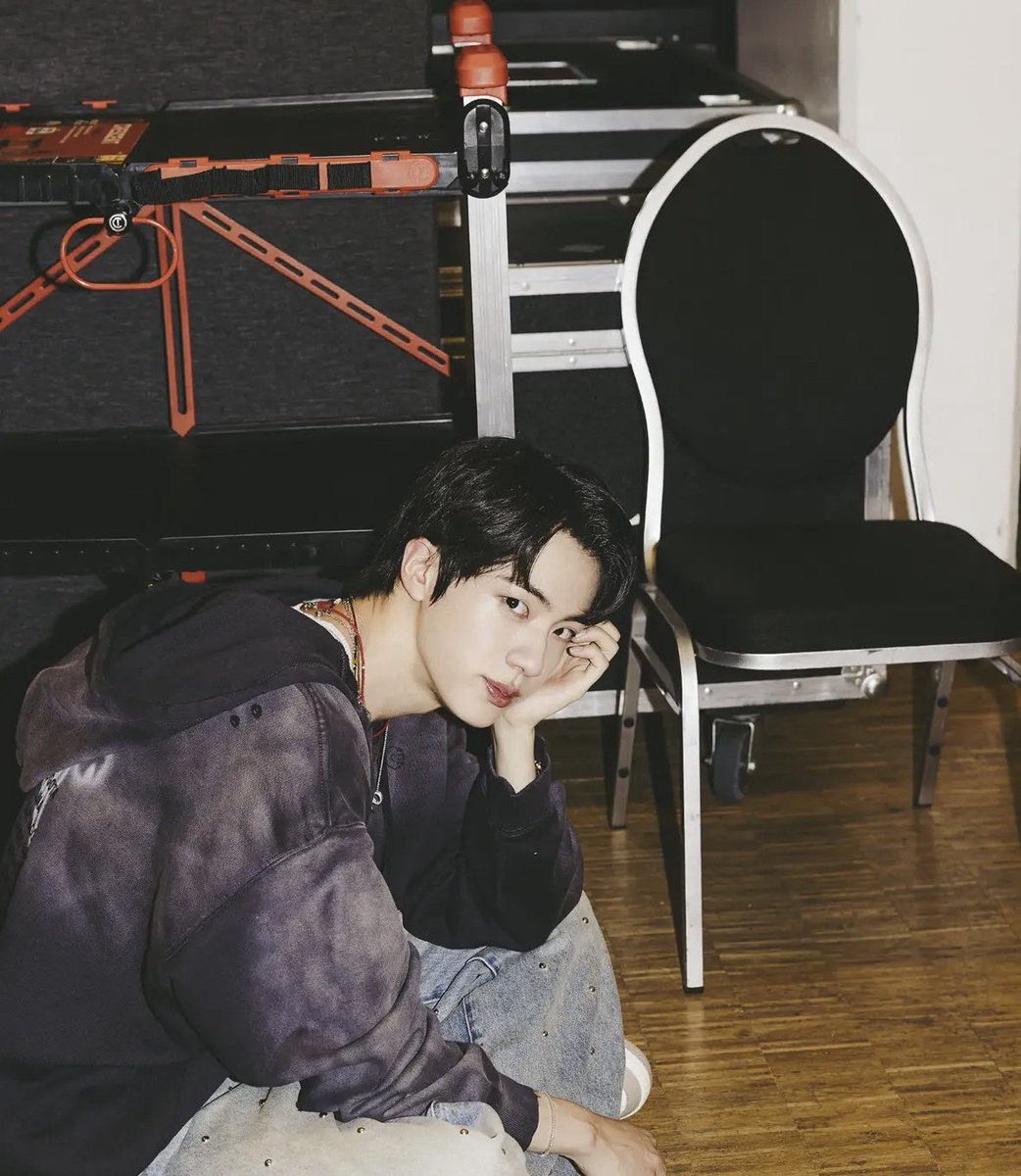 jinniesarchives's tweet photo. i love everything about this pic https://t.co/Mnmw41TdCx