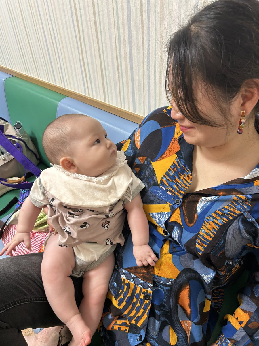 jiritsusinn's tweet photo. 相変わらず初めて抱かれた人を査定している娘👶

毎回チェック✅が入ります笑笑 https://t.co/p4FC45zher