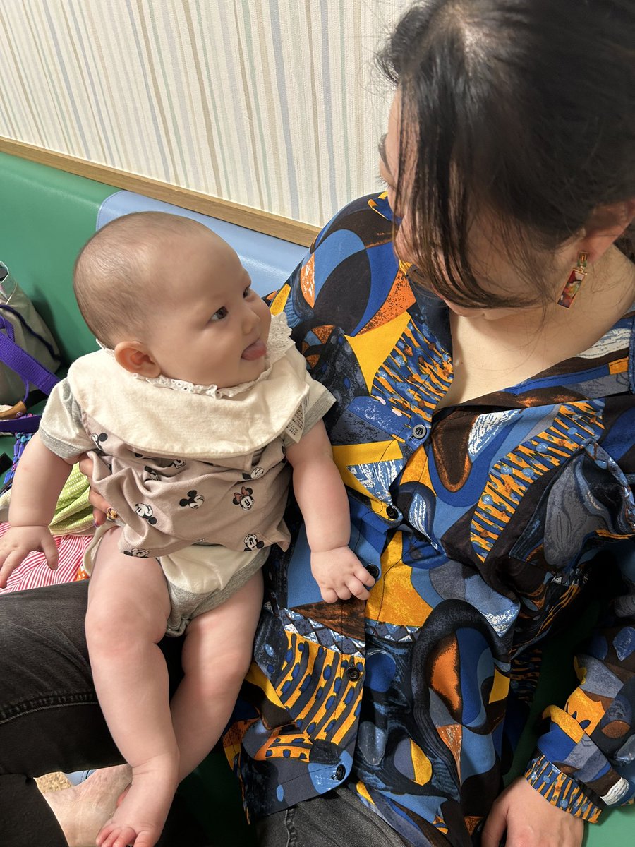 jiritsusinn's tweet photo. 相変わらず初めて抱かれた人を査定している娘👶

毎回チェック✅が入ります笑笑 https://t.co/p4FC45zher