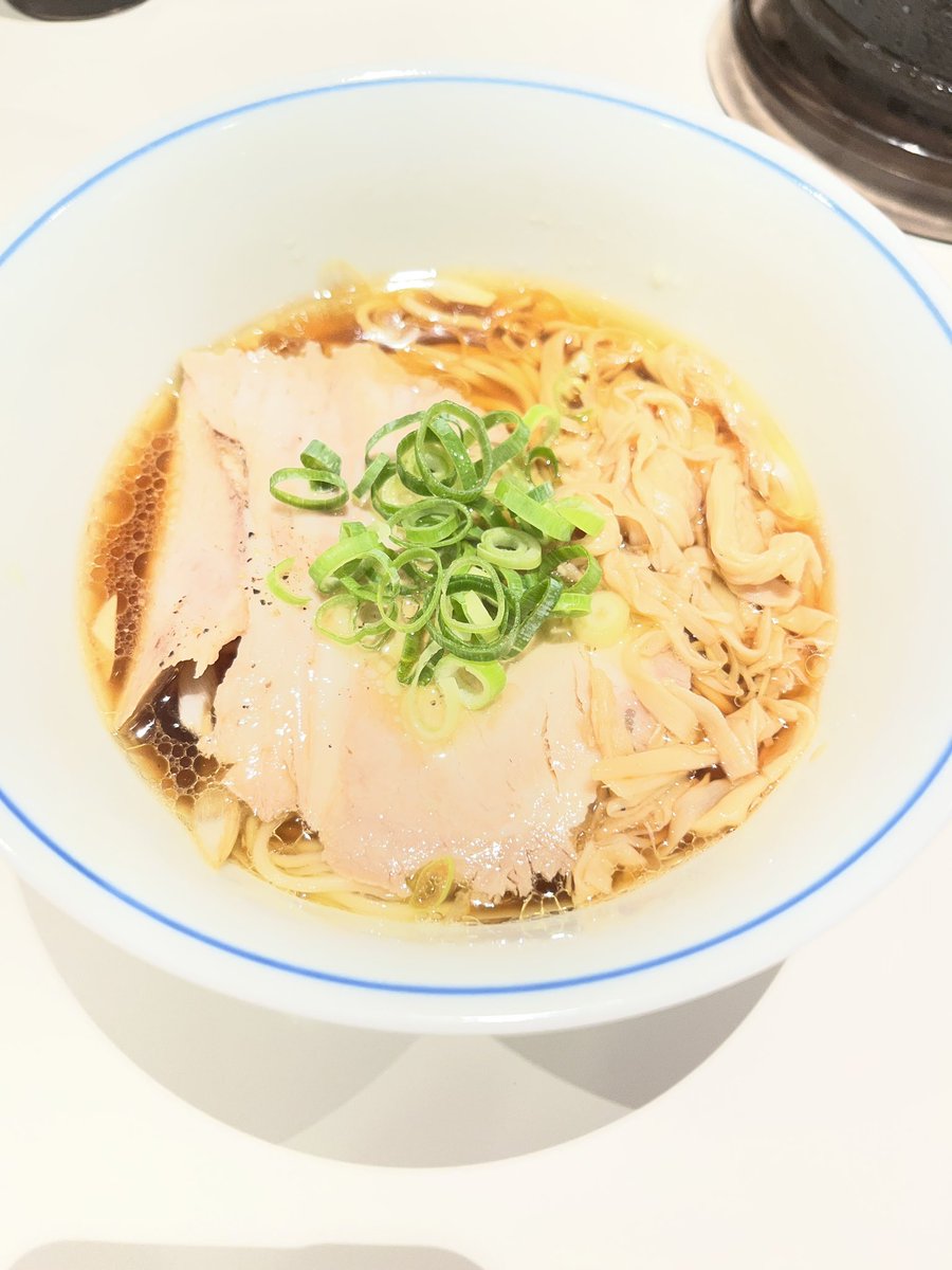 bigstarayaki's tweet photo. ロックンスリー
@新横浜ラーメン博物館
地鶏塩レギュラー
地鶏醤油ミニ

Adoのライブ前にラーメン博物館に⤴️
嶋崎さんラーメンが食べられて感無量🍜
地鶏の旨味が全面に出ていて最高👍 https://t.co/oqZfWsJaUS