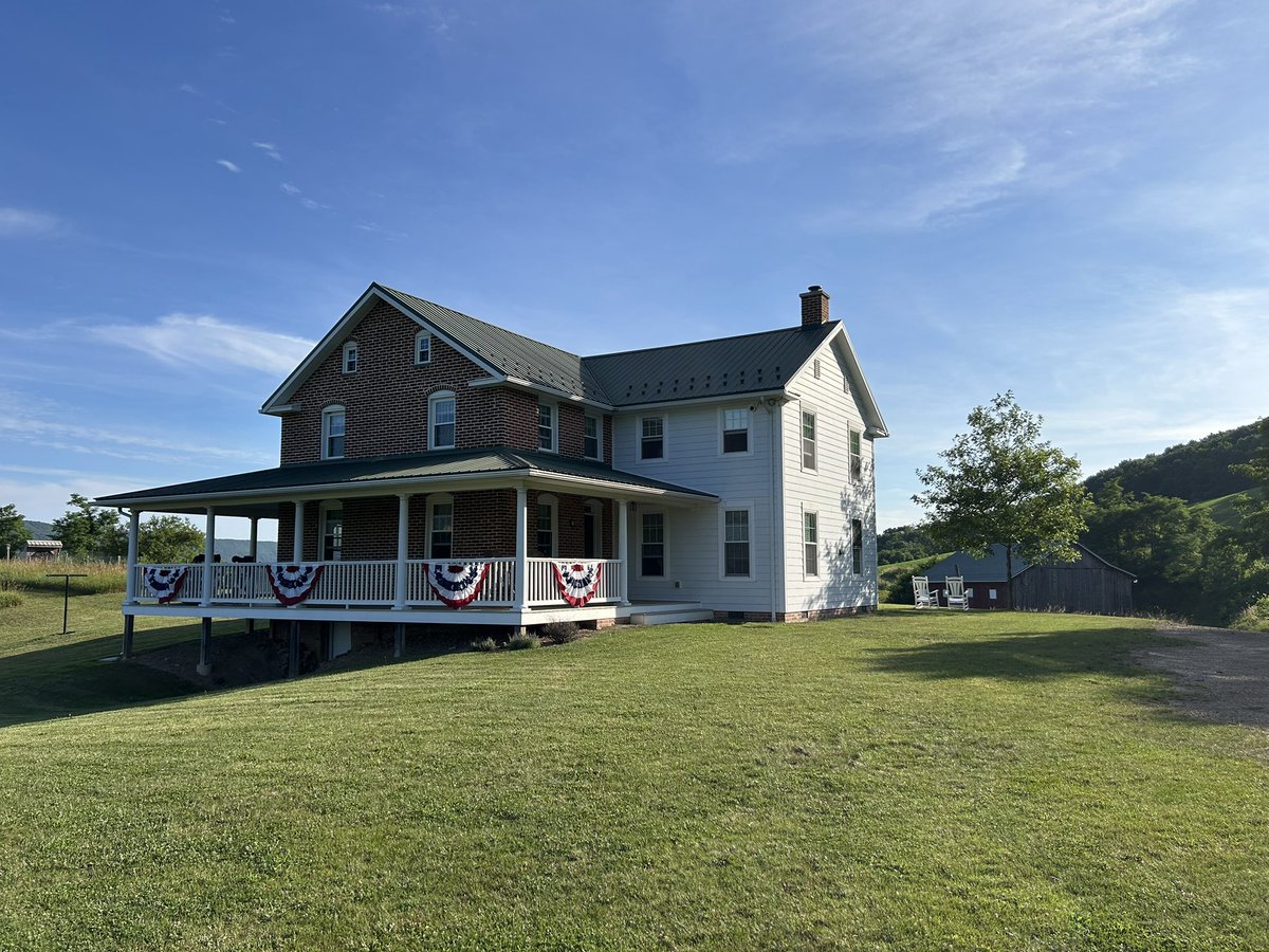 BrryMllr's tweet photo. Happy Fourth of July!
Celebrating 250 years from the Keystone State. Where it all began at Independence Hall. “ We hold these truths to be self evident that all men are created equal”
Renewed in blood 87 years later at Gettysburg.
Be humble America, God shed his grace on thee! https://t.co/QudSuWfA2A