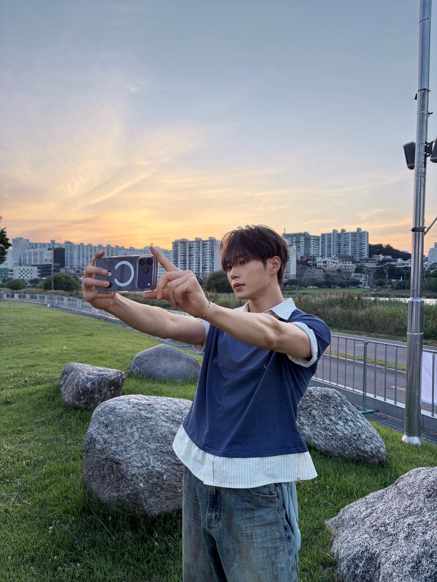 boriguma's tweet photo. 260704 #햇살콩챗 #준서

오랜만에 사진 정리하다가 울산에서 찍은 사진들 가져와봤어 ㅎㅎ https://t.co/gANAI1fJed
