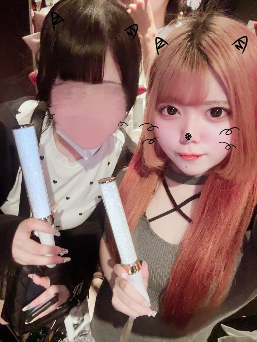 alinyanko_'s tweet photo. アダムスツアー福岡いってきたー🤍都さんほんまにかっこよくてめろくて同じ女の子とは思えませんでした(/ ；ࠔ；\)たのしかったᴗ ⩊ ᴗ♥ https://t.co/tQiJAAXenW