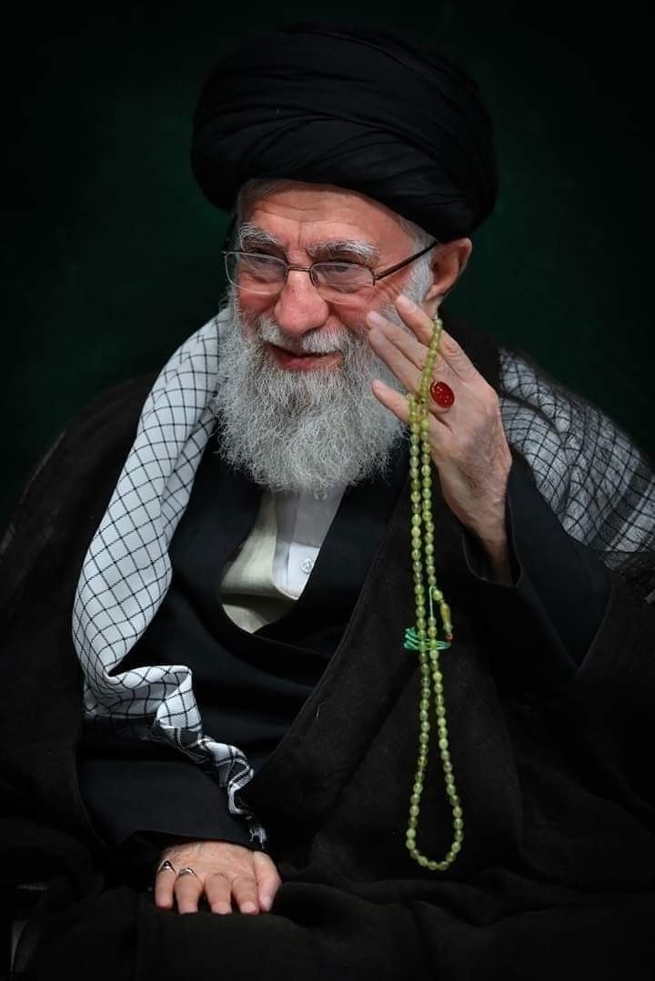 umAkbr_1's tweet photo. السلام على الخامنئي الشهيد 💔 https://t.co/CRBaxADq5w