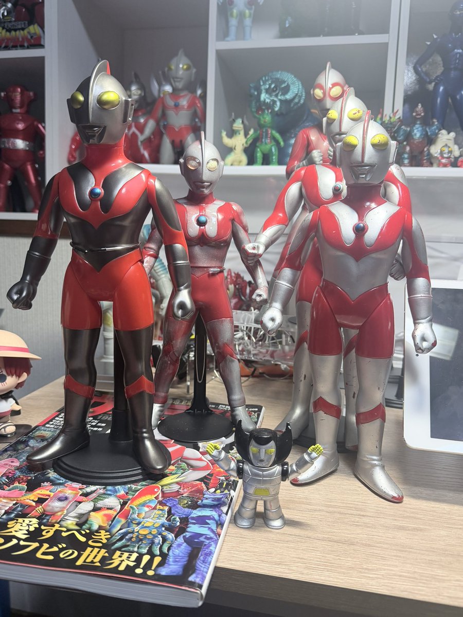 buchiya212's tweet photo. 1988のウルトラマンが届いた。復刻のバンダイグレートザウルスと似てる！ヒーローは、何体でもいい😆 https://t.co/9XVi0kAOil
