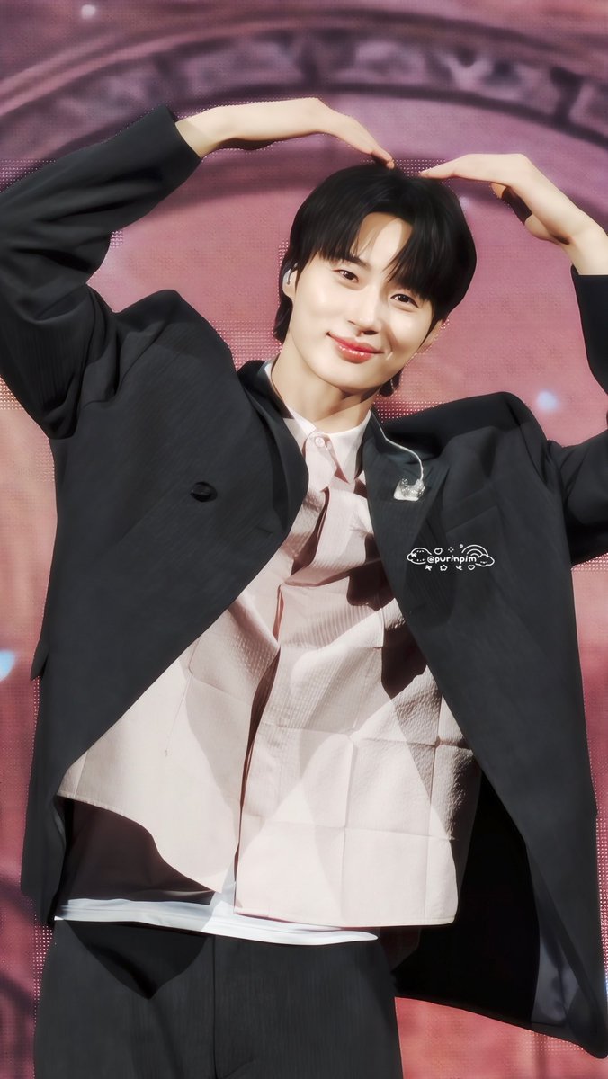 purinpim's tweet photo. รีวิว ~ Hi - bye in Seoul 🍀✨

ใกล้มากพี่ยังน่ารักเหมือนเดิมเลยง่ะรอยยิ้มจากพี่ฮีลใจมากอบอุ่นมากเหมือนวันแรกที่เจอกันเลย ㅠㅠ พี่เก็บทุกคนเลยสายตาพี่ งื้อ

#TheSecretLibrary_In_Seoul
#변우석 #ByeonWooSeok https://t.co/kwcPfF64ZR