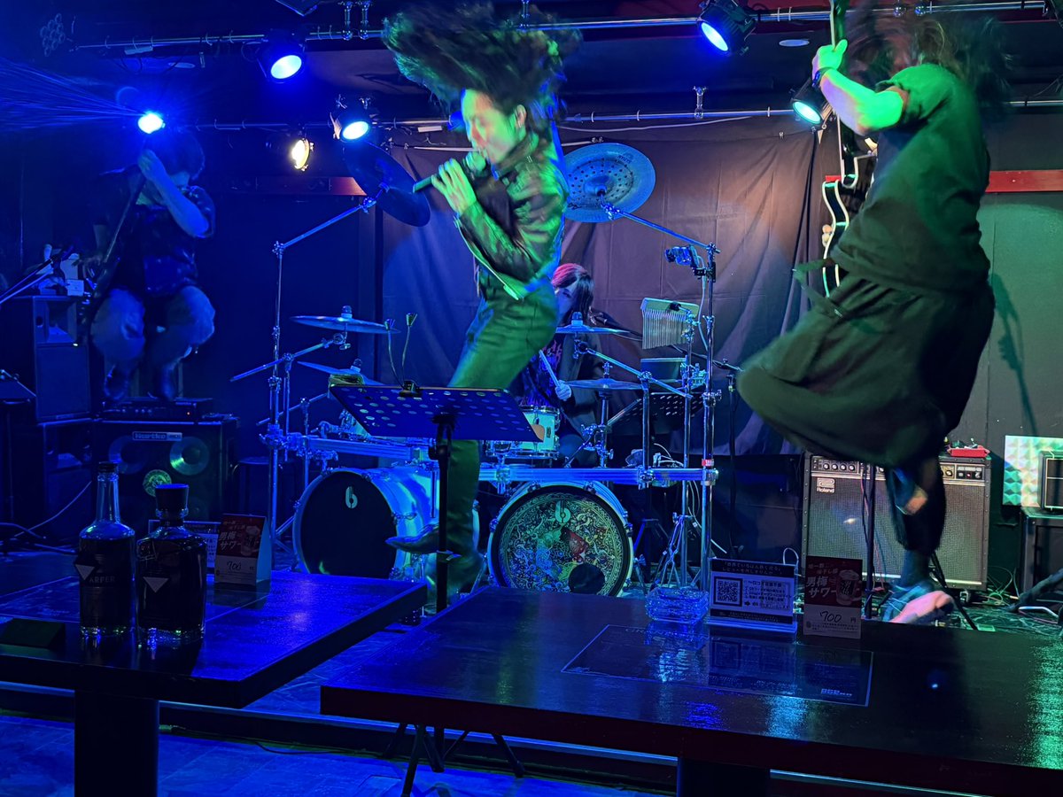 gorilla5554's tweet photo. お酒飲んで懐かしい名曲を聴きながら当時を思い出せるから大好物なのよ^_^
今日も我がお耳の故郷は元気です。
この躍動感は生で見るべし！
#ジャパロカ https://t.co/NfXPeFCEL0