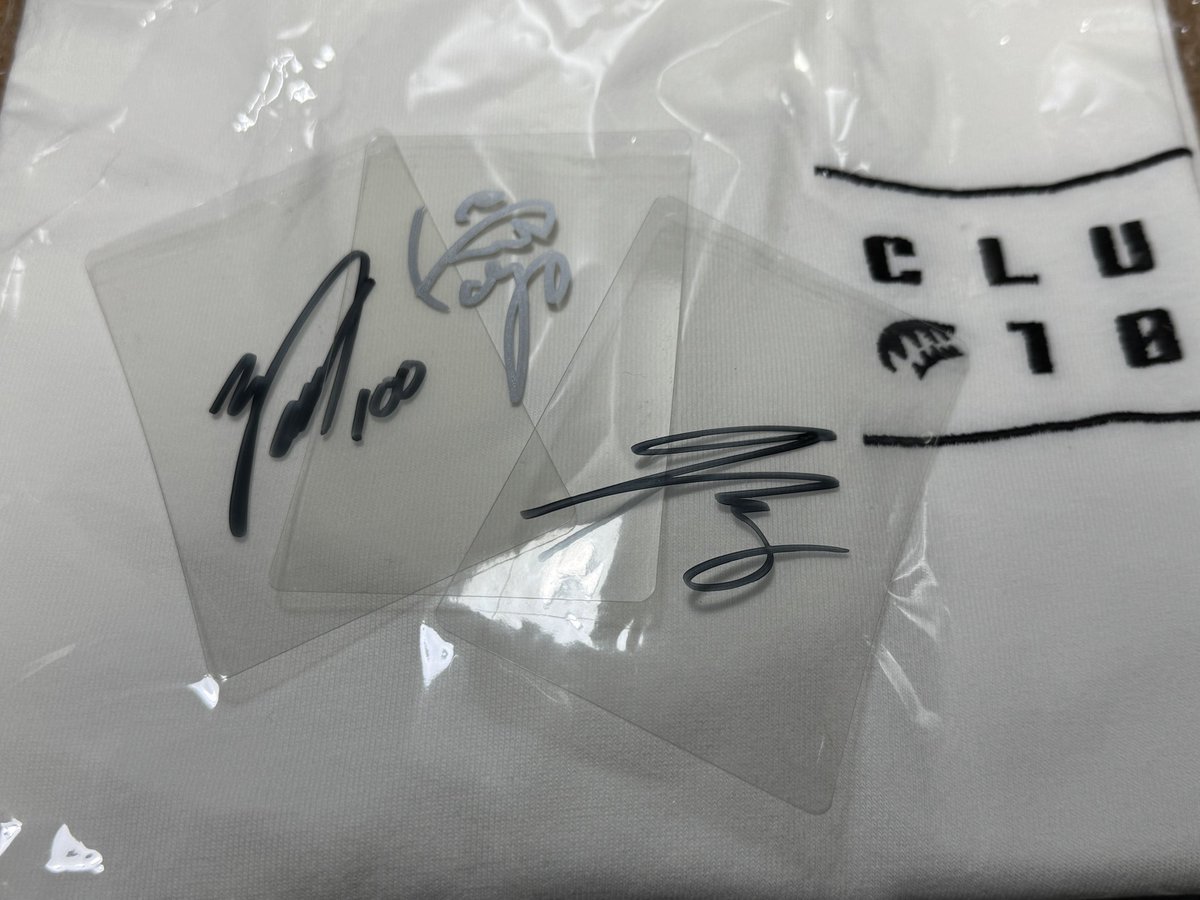 h_oda69's tweet photo. ファンミーティングありがとうございました。
サインは名刺サイズのセルフラミネートカードにしてもらったのでこすれても落ちないのだ。
#TEAMKUNIMITSU 
#チームクニミツ
#club100
#STANLEY https://t.co/1bp7BtZ8gC