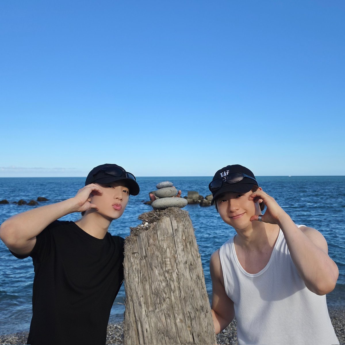 _B1A4OFFICIAL's tweet photo. 잠시 후 현지시간 8시 55분(한국 시간 9시55분)부터 유튜브 중계를 통해 화롄썸머페스티벌 #신우 #공찬 의 무대를 보실 수 있습니다! 

https://t.co/utzvqYXghn https://t.co/mMg4E2AnpC