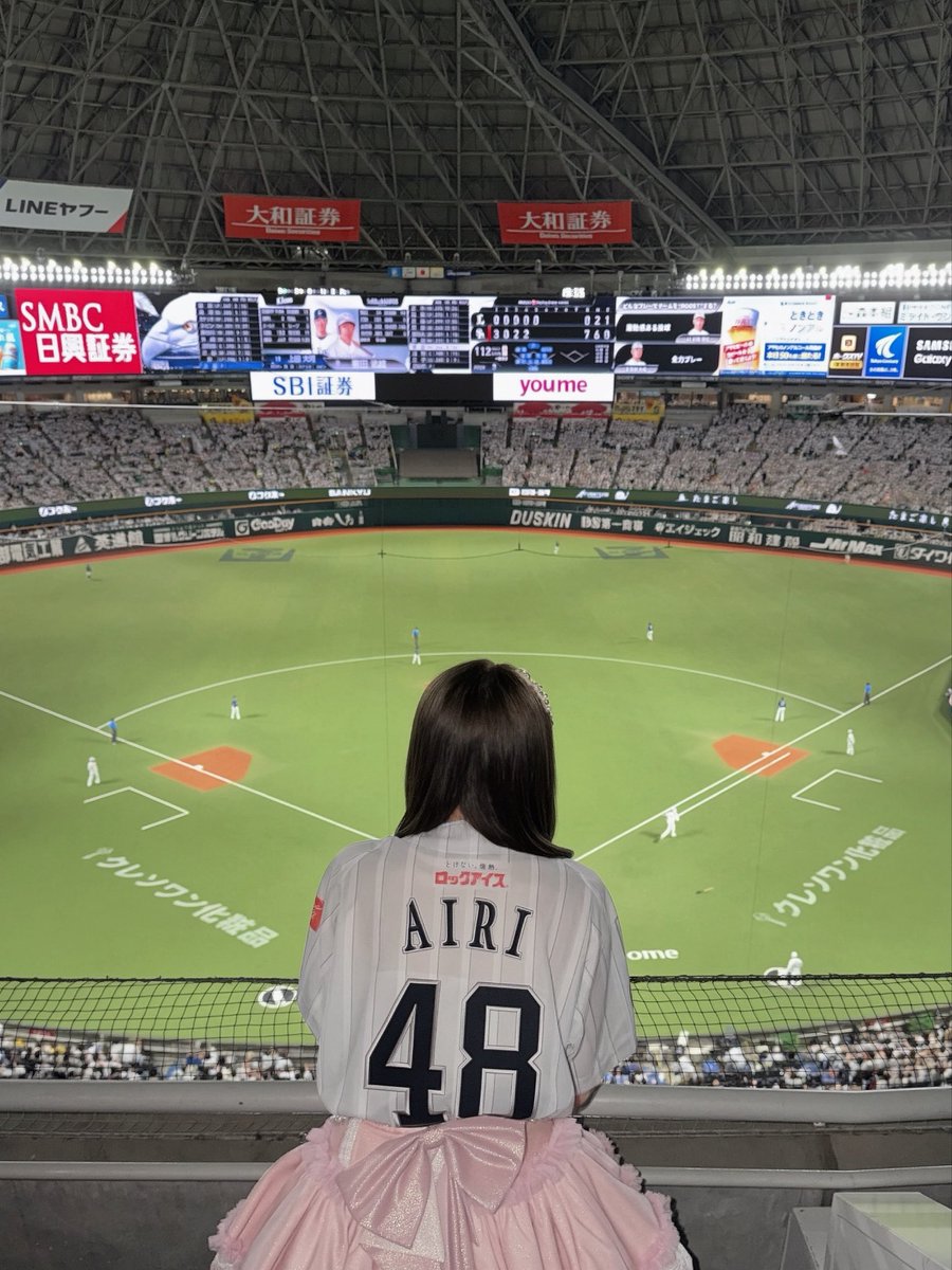 airi_213_hkt48's tweet photo. 明日はオンラインお話し会🗣️
鷹祭中だしネーム入りユニフォームもありせっかくなので、5部と6部で着たいと思います🤍まだ5.6は残ってるからぜひ待ってるよ〜〜🥹✨
https://t.co/HCTThXAj25 https://t.co/iAxserFTXb