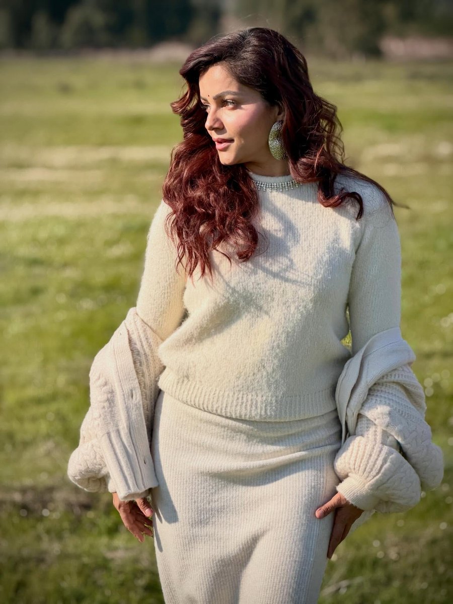 RubiDilaikOFC's tweet photo. Soft, sophisticated, and impossible to overlook. 🤍🕊️✨ 
#RubinaDilaik #KKK https://t.co/mOZZlHPsfe