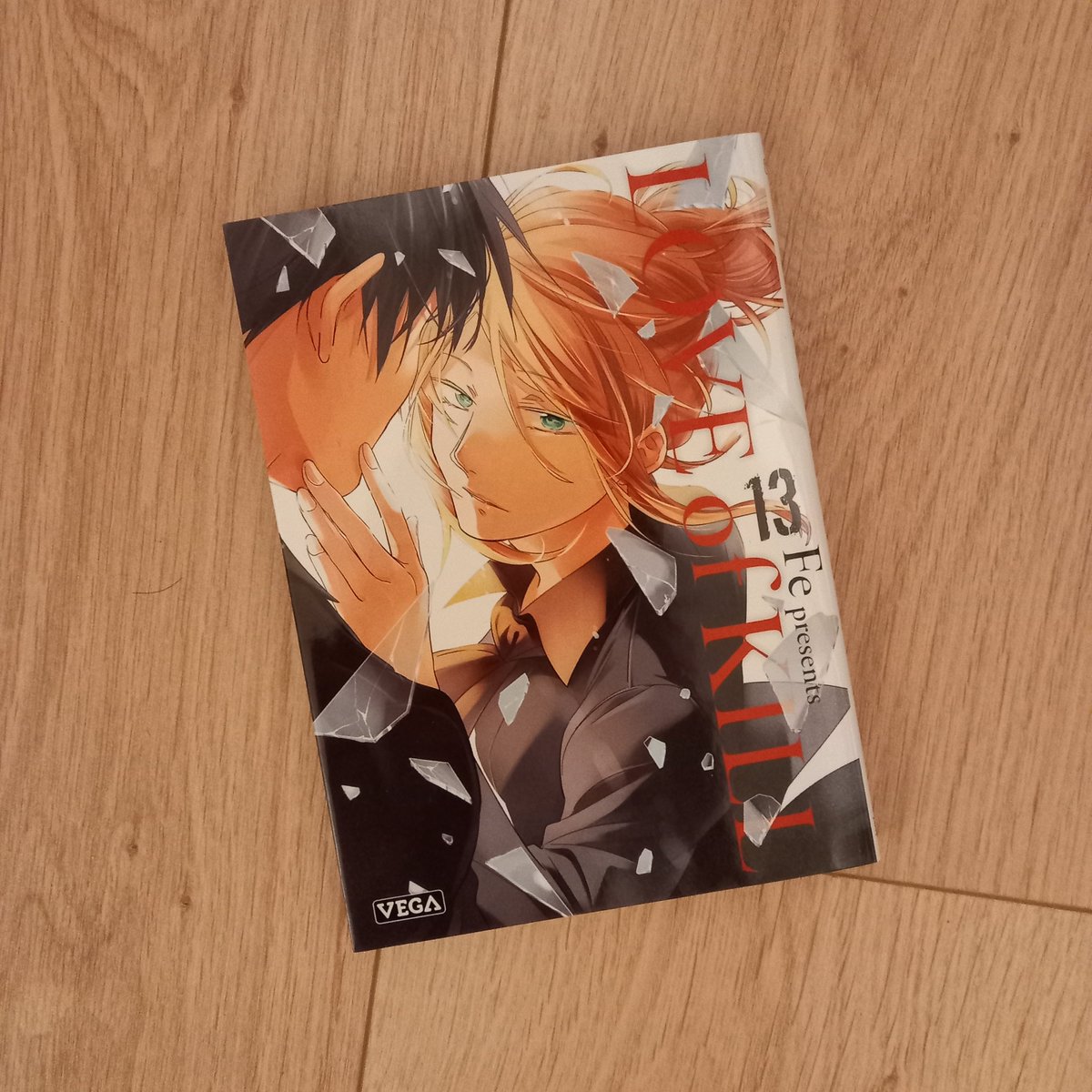theofou2's tweet photo. @vegalivres 😭💕💔

(Vivement le tome bonus, par contre je suis deg' ma librairie en avait commandé que deux tomes du coup j'ai pas eu l'acrylique 😭) https://t.co/SDR3jf5E4V