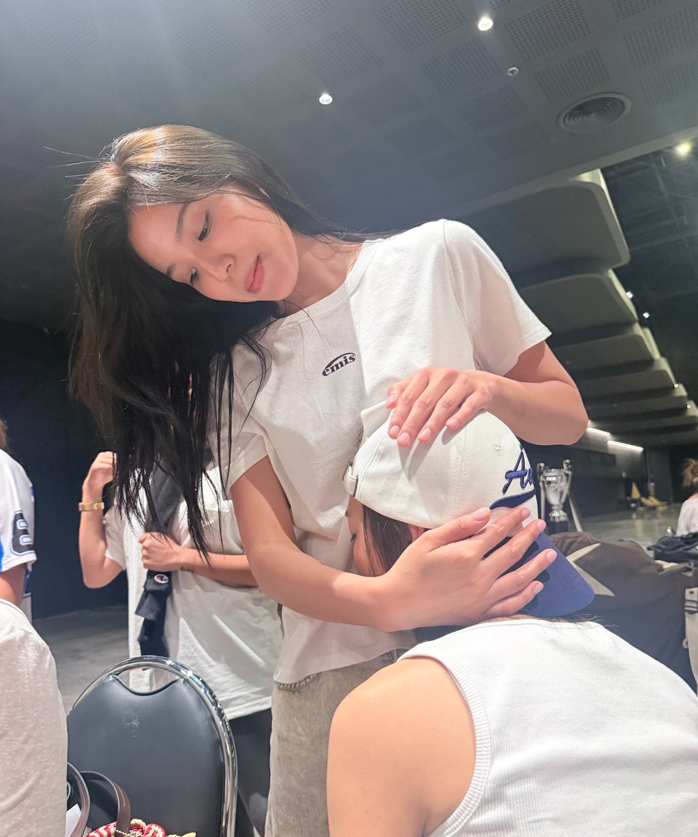 weirdooKY's tweet photo. “when I feel bad or not good, she’s always with me.”

it definitely goes both ways 🥺 https://t.co/CP6cQJ1swF