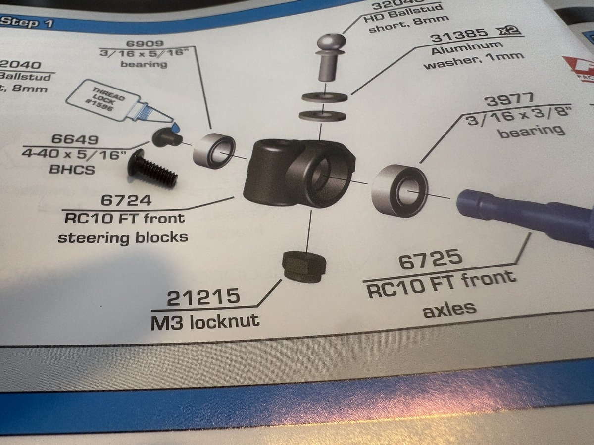 bk___rc's tweet photo. ふむふむ。
ONSでのアクスル折れ対策品だった。
取説の図だと、フロントアクスルの固定ねじが短いけど、ちゃんと5/16の長さのねじが入ってました。良かった〜。
1/4ナットだけ締めれないけど、あとは手持ち工具でなんとかなりそう。
#associated
#RC10
#factoryteam
#RC10FT https://t.co/Do4NL78ZOS