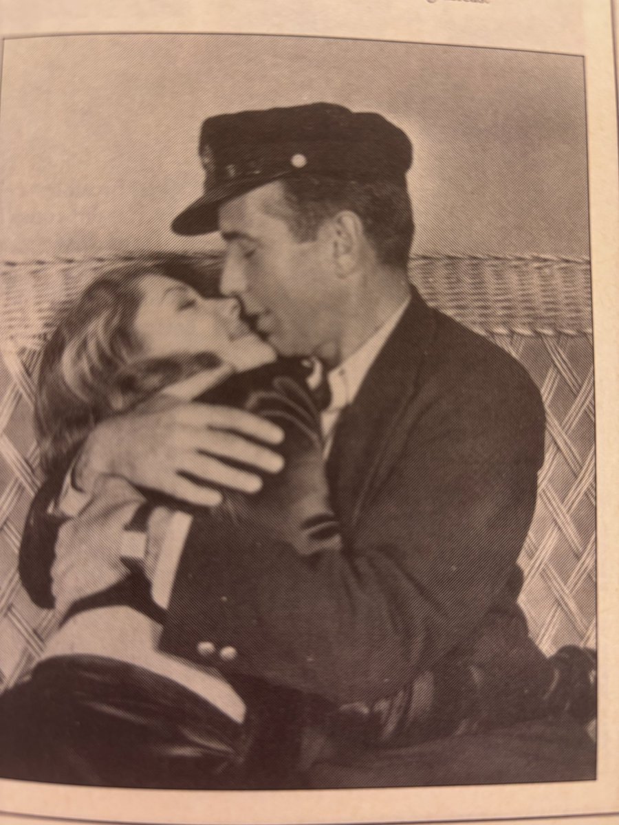 rau_lista's tweet photo. Hoy es nuestro รบltimo @noches_aticas de la cuarta temporada. El protagonista es este seรฑor, si querรฉis participar, leerรฉ vuestros comentarios #Bogart https://t.co/ID5LGtrIWp
