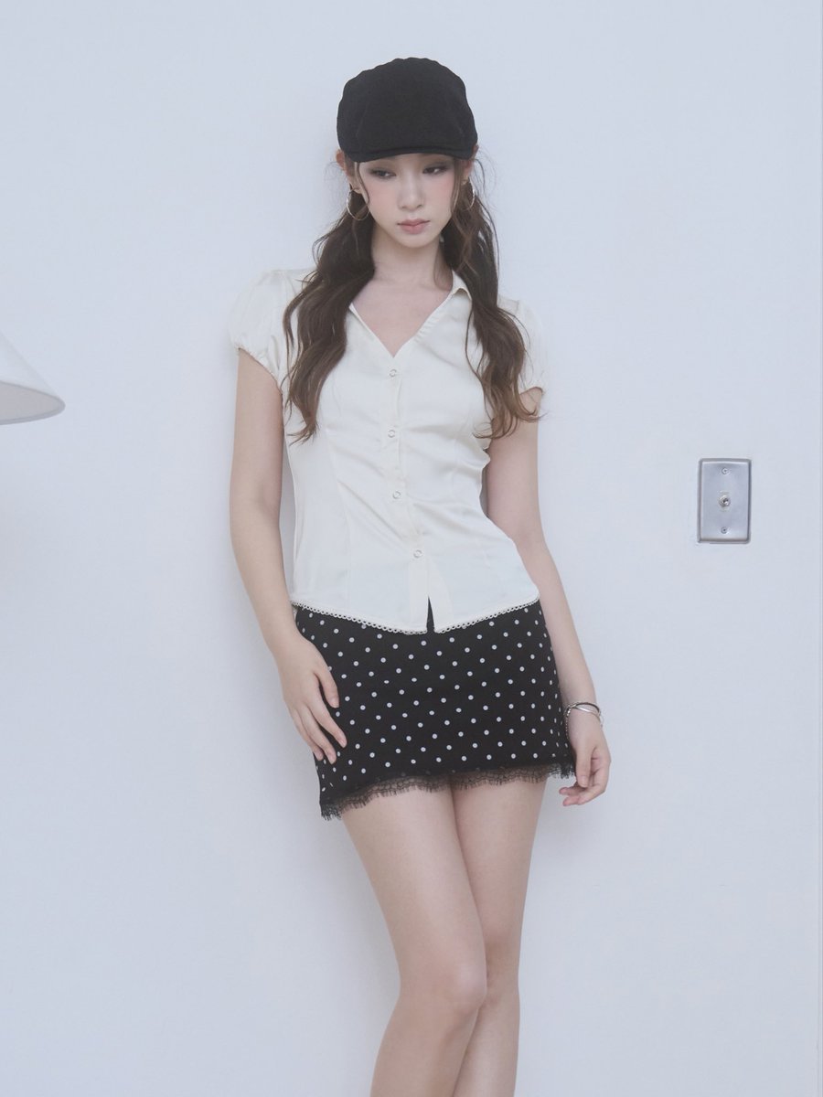_unsually's tweet photo. Satin V-Neck Lace Shirt

¥8,900-tax in

Pink
https://t.co/TUDdCae8Ef
Butter Ivory
https://t.co/8NyDk3mPPb

深めのVネックがデコルテを美しく見せるサテンシャツ。
さりげないパフスリーブと裾のレースが、女性らしさを演出します。 https://t.co/FfV7zldiez