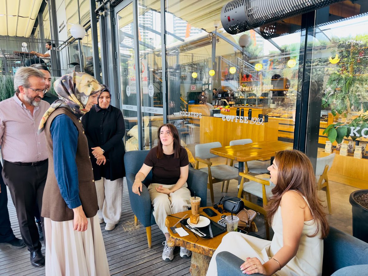 ZehraNurAydemr's tweet photo. Mamak'tayız. İlçe Başkanımız @engindalbastı ile esnafımızı ve hemşerilerimizi ziyaret ettik. 

​Güler yüzlü, kıymetli Mamak esnafımıza hayırlı işler, bereketli kazançlar diliyorum. 🤝 https://t.co/f62FhvRs2Y