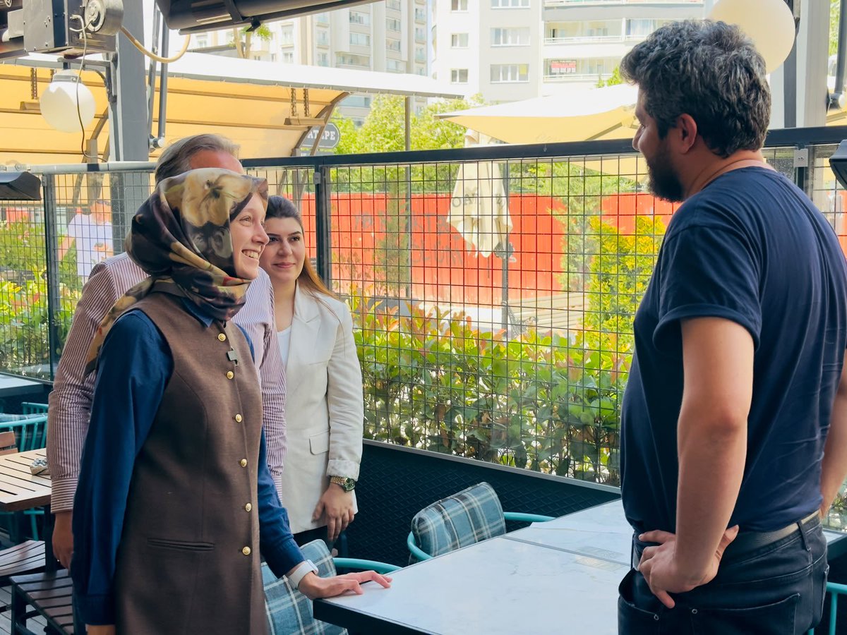 ZehraNurAydemr's tweet photo. Mamak'tayız. İlçe Başkanımız @engindalbastı ile esnafımızı ve hemşerilerimizi ziyaret ettik. 

​Güler yüzlü, kıymetli Mamak esnafımıza hayırlı işler, bereketli kazançlar diliyorum. 🤝 https://t.co/f62FhvRs2Y