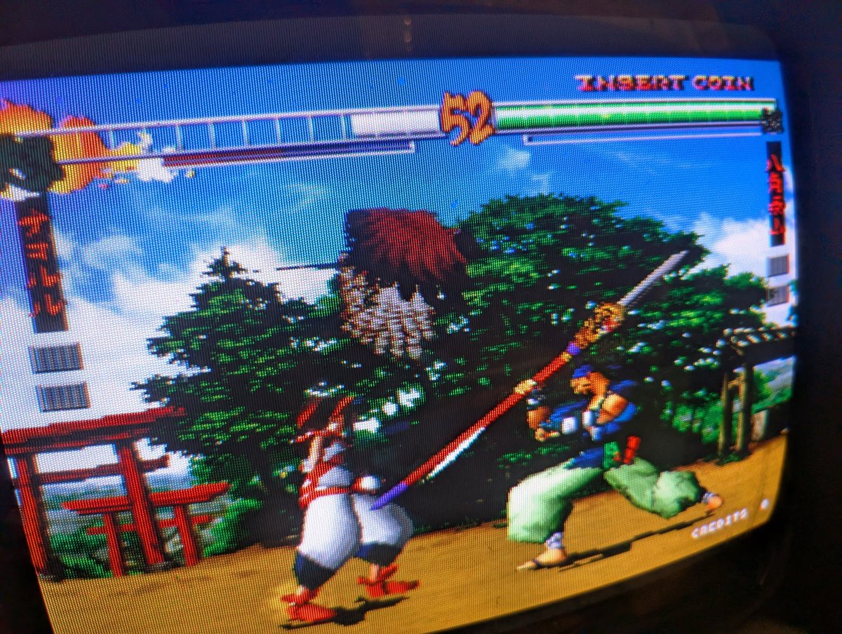 店頭にてSNKのアーケード基板「ハイパーネオジオ64」のマザーボードと