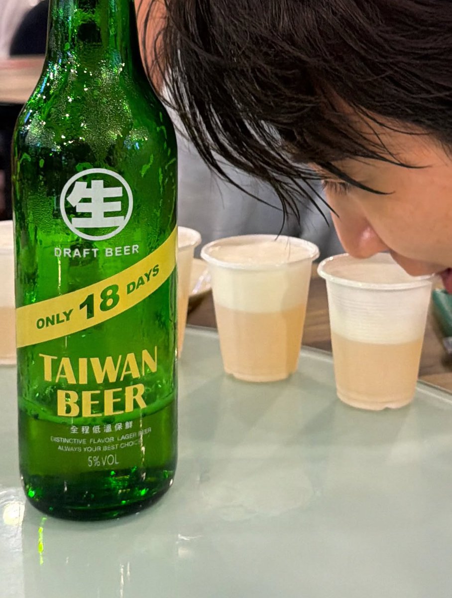sonflavor's tweet photo. 맥주만 따르면 작아지는 요리사 · · https://t.co/9nDaZy90oF
