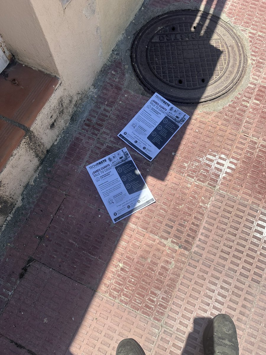 nitox222's tweet photo. @Ayto_Valdemoro  @policiavaldmoro  mucho rollo con la multa por dejar las mierdas de los perros en la acera pero qué multa hay para las empresas que tiran su publicidad y mancha igual que una mierda de perro? https://t.co/NuABdANylG