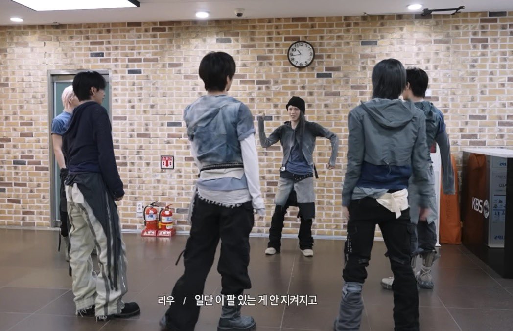 riwooflow's tweet photo. 아개욱겨 지금 저쪼꾸미가 일짱인 상황 https://t.co/oYAXApnXfV