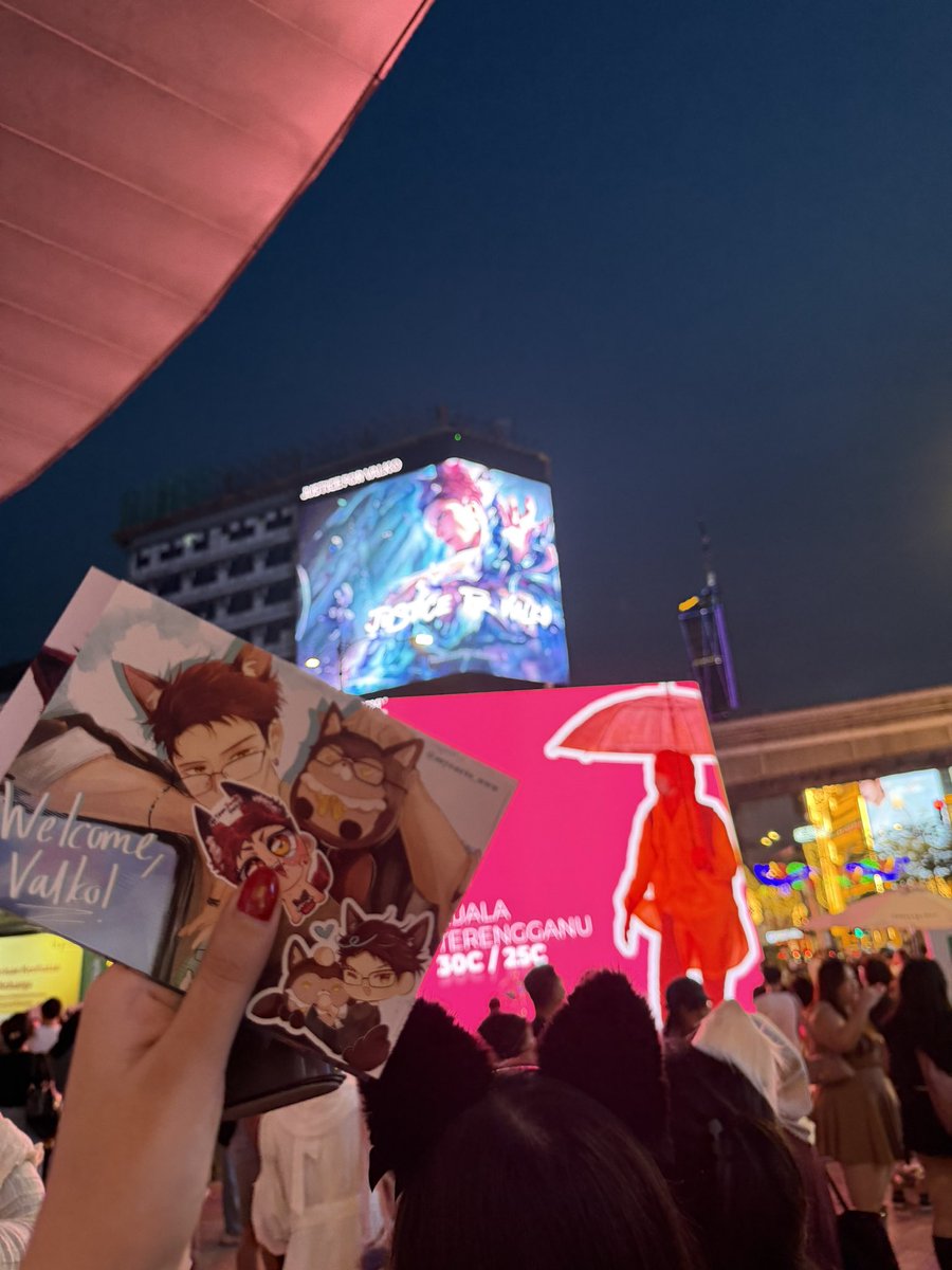 cryozayne's tweet photo. IT WAS SOOO CROWDED @Love_Deepspace idk what to tell you bro but you better bring this guy back like right now 😭

#Valko #JusticeForValko #BringValkoBack #SaveValko #BringBackValko
#LADSValkoReturn https://t.co/j7jjgk7IPw