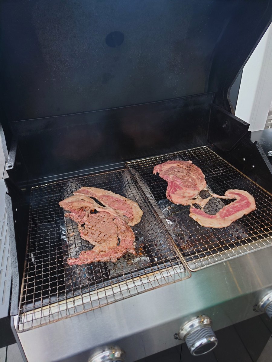 bxxboy's tweet photo. イベント前日にAさん主催のBBQに参加させていただいてサマイチ充してきました〜！花火も見れて楽しかったです！！！ https://t.co/Ioj38f4UWh