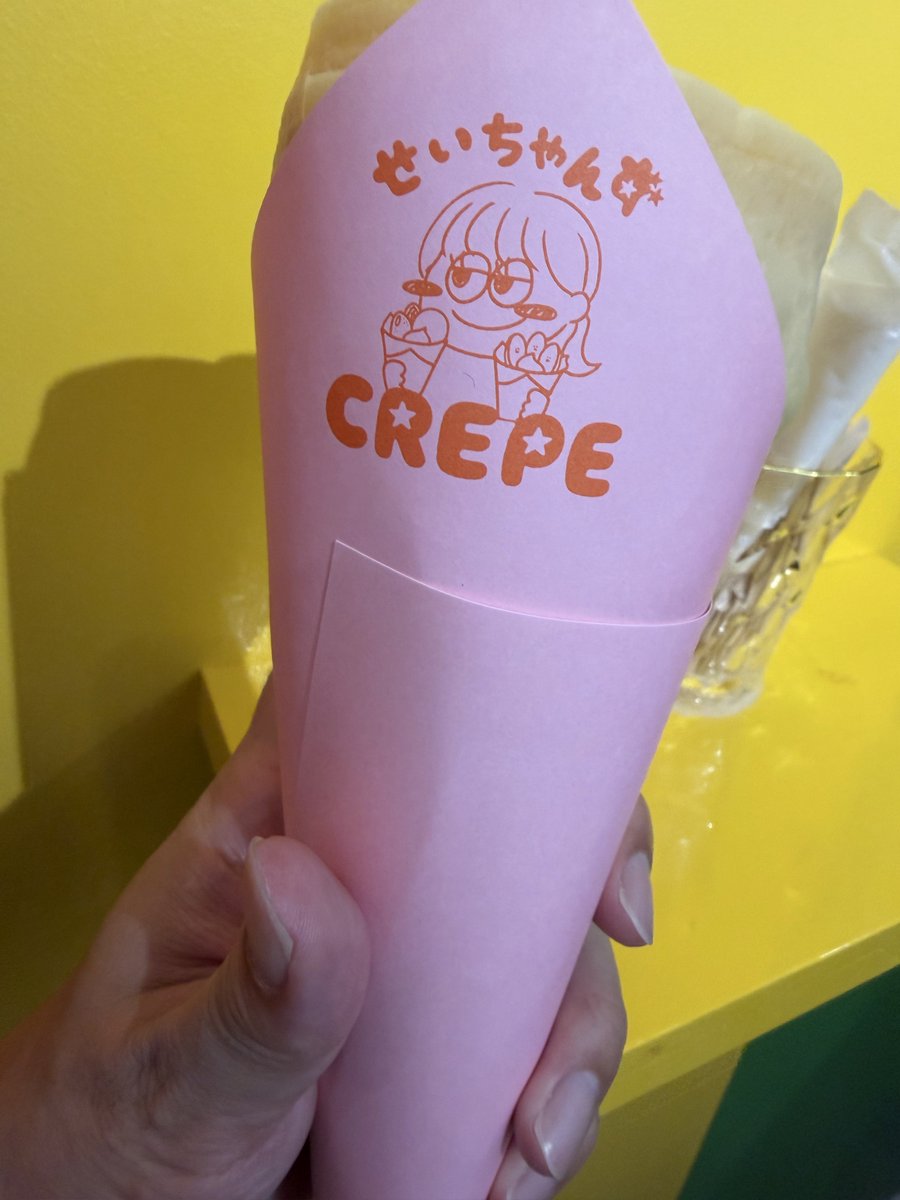shout_itto's tweet photo. 入店するタイミングでひょっこり
やっと行けたよ

生クリーム
キウイ
みかん
ブルーベリー
パイ
パッションフルーツアイス

と
アイスコーヒー

#せいちゃんずCREPE https://t.co/pfpHP06j2O