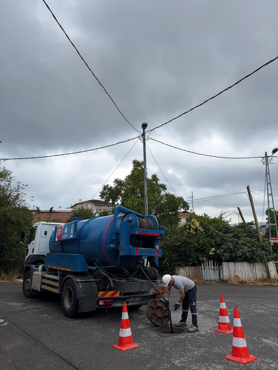 ATACAN_CUHADAR's tweet photo. Beykoz ilçemizde olumsuz hava koşullarından abonelerimizin etkilenmemesi için sahada aktif olarak çalışmaya devam ediyoruz. 
7/24 her koşulda her mahallede çalışıyoruz https://t.co/lAhaql6SZC