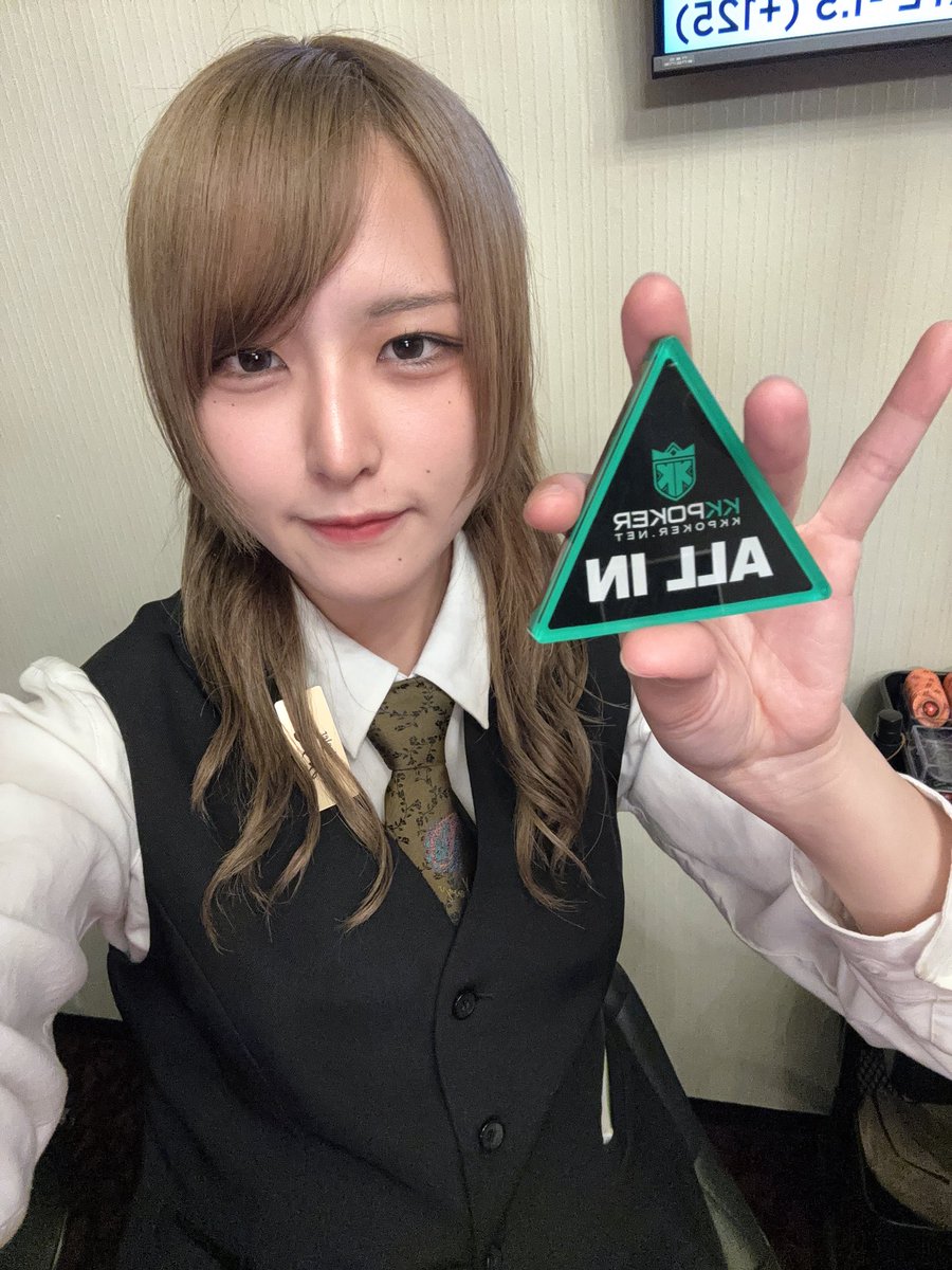 aria__miz's tweet photo. 通常営業です！
現在リング1卓、バカラ稼働中です𖤐 ̖́-

気分転換に髪型やらネクタイやら変えてみました〜〜
曇りやのに暑いけどお待ちしております！
@AriaPoker8 https://t.co/udTMuaXl0X