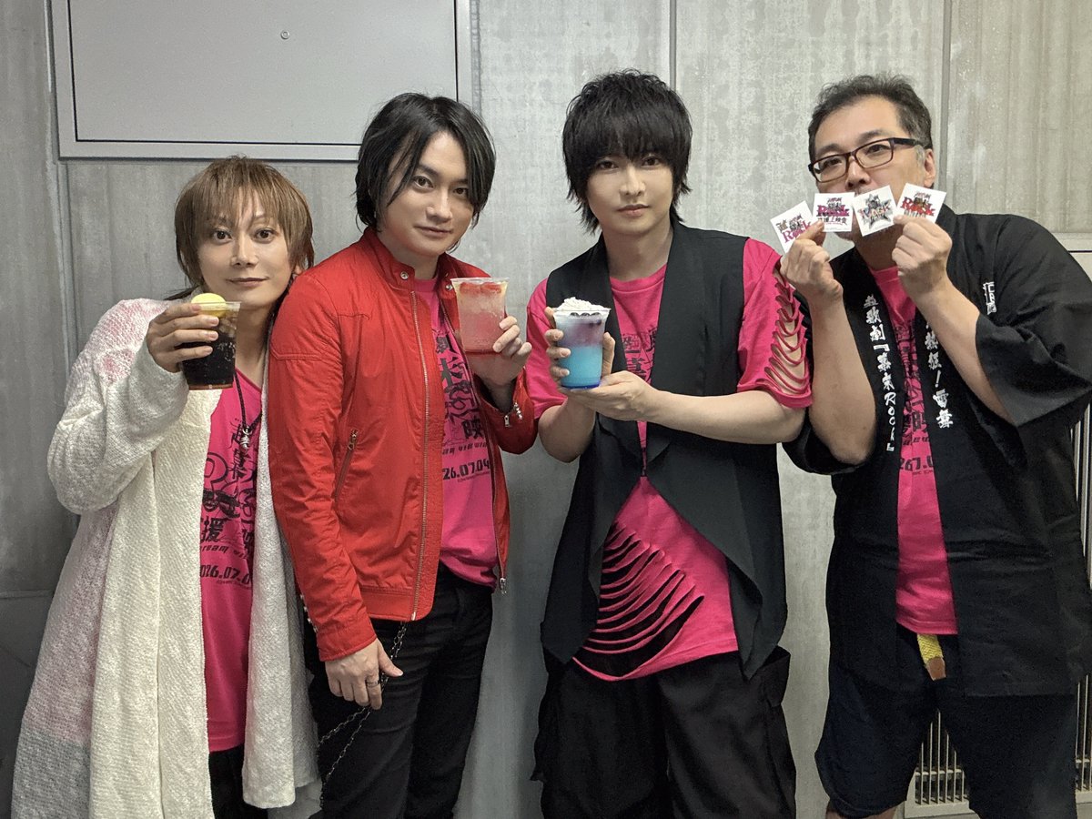 yoshihidesasaki's tweet photo. 超歌劇『幕末Rock』応援上映会
ご来場ありがとうございました！

たくさん応援してくれて本当に幸せでした！
2014年の初演から、早いもので12年。
今もこんなに愛してくれる子豚ちゃん達に感謝🐷
久々にステージの上で涙しました、、
また会いたい…次は土方さんも一緒に歌おうね✨

#幕末Rock
#超歌劇応援上映会