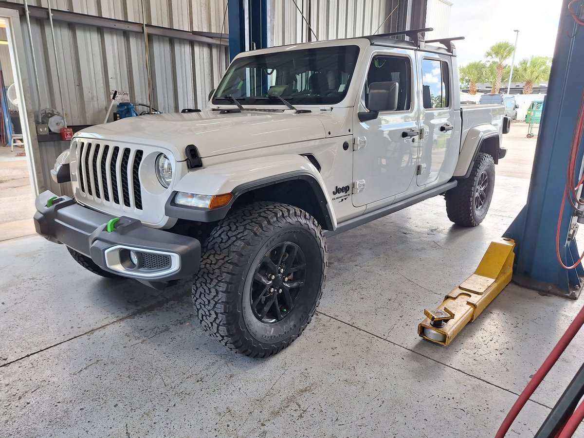 NJFL2012's tweet photo. Lift and Tires https://t.co/cmZZhDG8W8