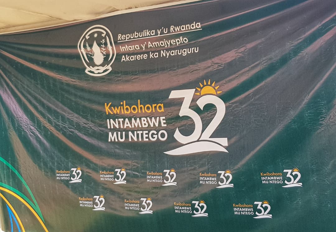 NyaruguruDistr's tweet photo. Munini: Muri iki gikorwa, hasojwe  ibikorwa byo kuvura ku buntu indwara zitandukanye byari bimaze ukwezi bikorerwa mu Bitaro bya Munini muri @NyaruguruDistr aho Ingabo z’u Rwanda na Polisi bavuye abaturage barenga 8000. https://t.co/NinmxUUSAa