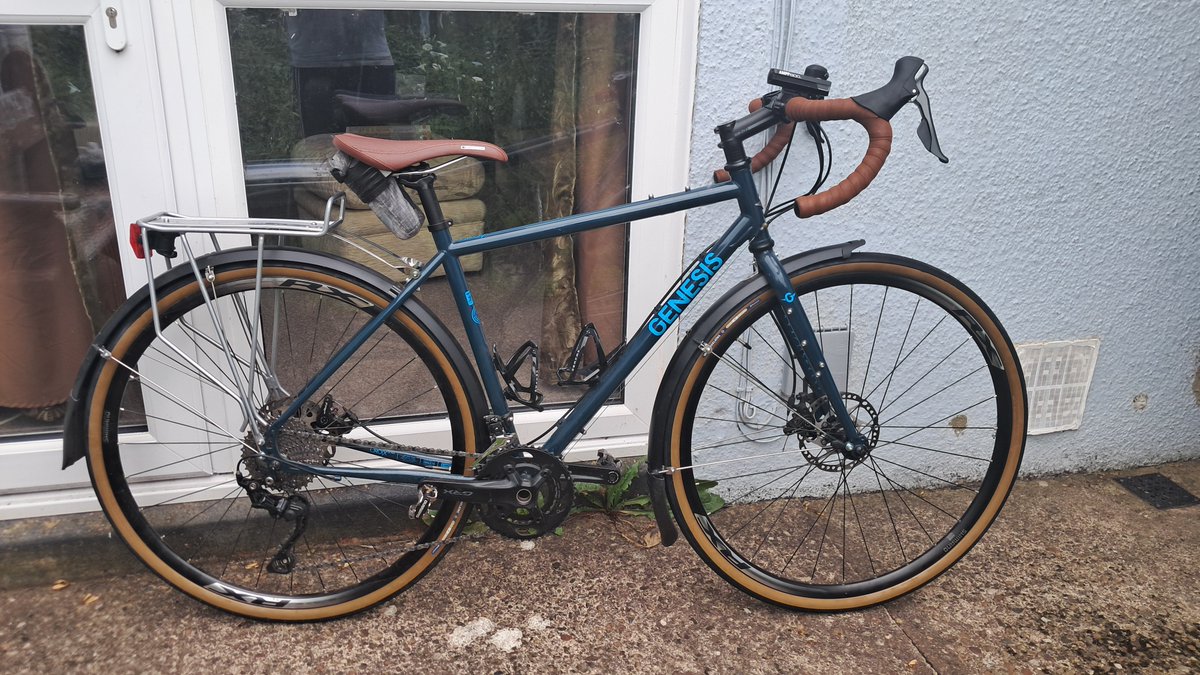 CB_cycles's tweet photo. Before (left) with the old wheels, saddle & bar tape.
After (right) with the Shimano RX010 wheels, new Panaracer Gravel King slick tyres, Madison Flux Classic saddle & some bar tape to match. Now I my may be biased but I think she looks 😍
#cycling #GenesisBikes #CroixDeFer https://t.co/HeyyplGJks