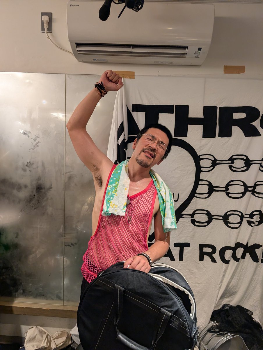 U_Azucar's tweet photo. くぴぽとデスローで東京観たいとなりました！写真が唯一撮ったやつでグギギとなってセコナンのラーメンについてエレさんとバチバチに話してサウナとアップライトベースの話も楽しいから帰ります https://t.co/9brVKEJW2q