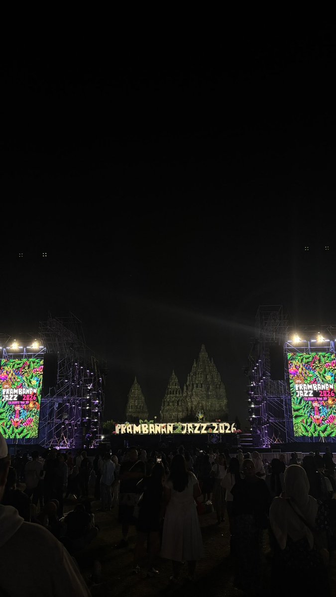 pwweeetty's tweet photo. Wishlist nonton prambanan jazz ✅ 
Walau sangat gedebak gedebuk kejebak macet
#PJF2026 #PrambananJazz2026 https://t.co/seaT1p5c90