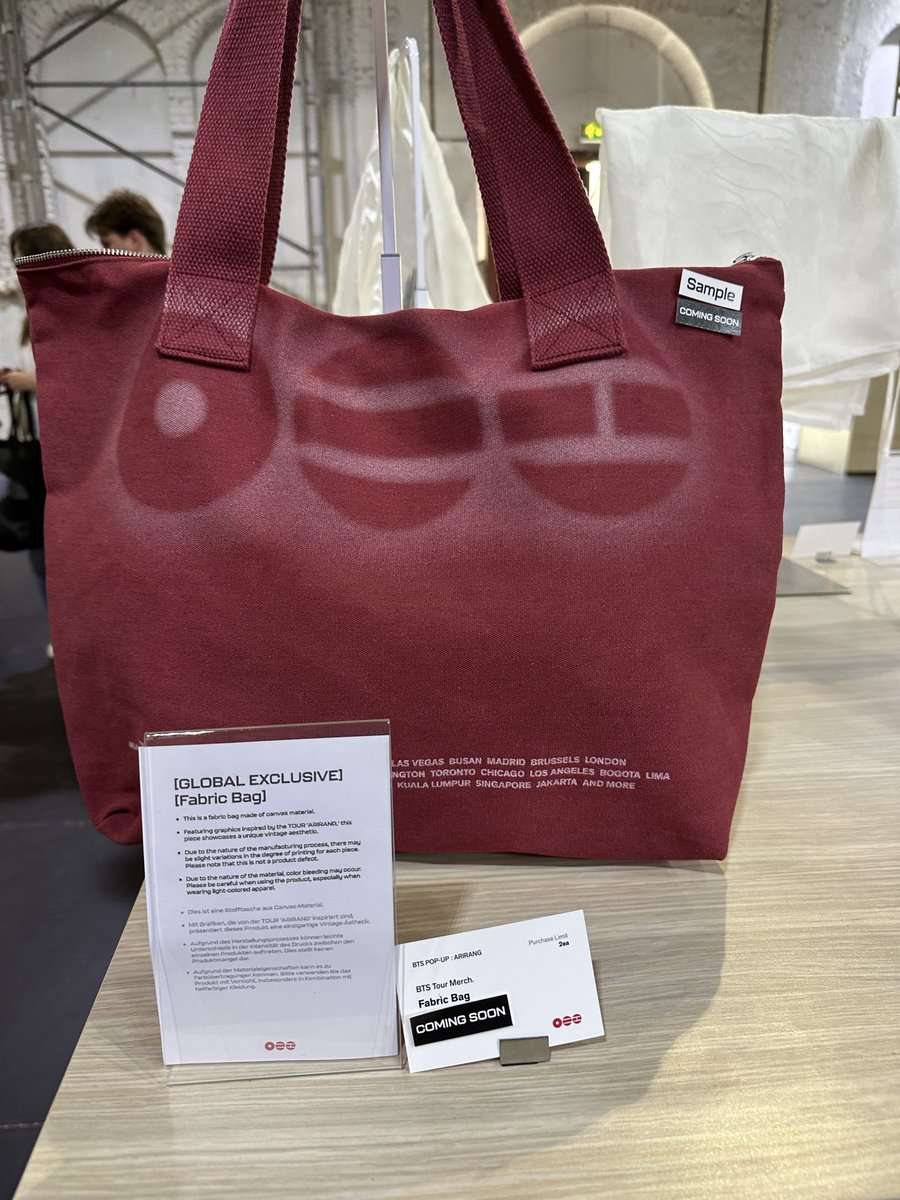 andreaperezn16's tweet photo. @iri_xuan If anyone in this thread is there when they restock the red bag, please get it for me I’ll pay (of course). Went today but it says coming soon https://t.co/BGB17Y6VXq