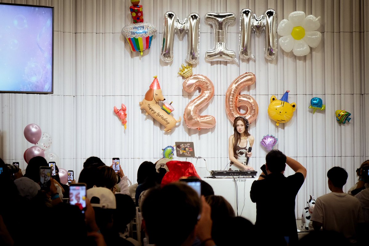 PTMP261289's tweet photo. ดีเจ Gen Z เปิดเพลงสปอยล์ Gen Y มากกก ร้องตามได้ทุกเพลง 55555

AMMIREY WITH MIM 26 BIRTHDAY
#Mimu26thbirthday
#MimPanthita https://t.co/DVhBkLRMDn