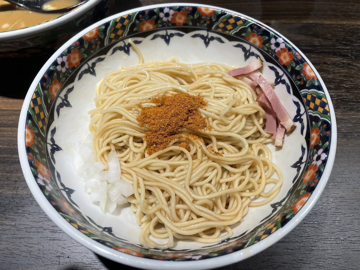nakada0919's tweet photo. 特製濃厚蕎麦、甘海老オイルの和え玉

#神田煮干中華蕎麦まいまい
#好きな食べ物　#ラーメン https://t.co/Cs2PvPjtnP