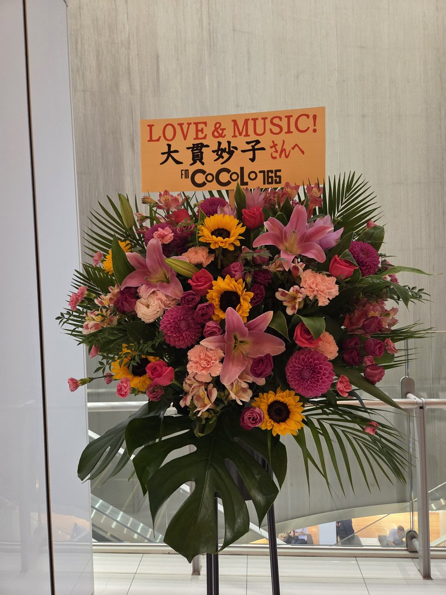 5Cumin8025's tweet photo. 大貫妙子さんの大阪公演終了。
(大阪梅田サンケイホールブリーゼ)
2年ブリの大阪公演(4月に山弦とのライブはあったが)ここ数年は80年代打ち込み系,とくに坂本教授編曲の曲を中心したセットリストですが,教授のリフの素晴らしさに泣いた。音楽は残っていくんだ思った夜
#大貫妙子
#坂本龍一 https://t.co/f9GVOtQvSu