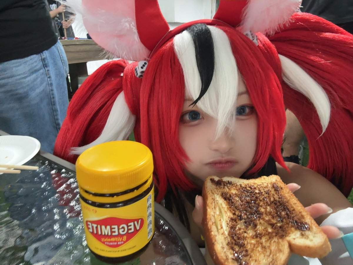 BellaBla_'s tweet photo. @hololive_En Bae with Vegemite in HK offkai!! https://t.co/X2Oxx8hHpe