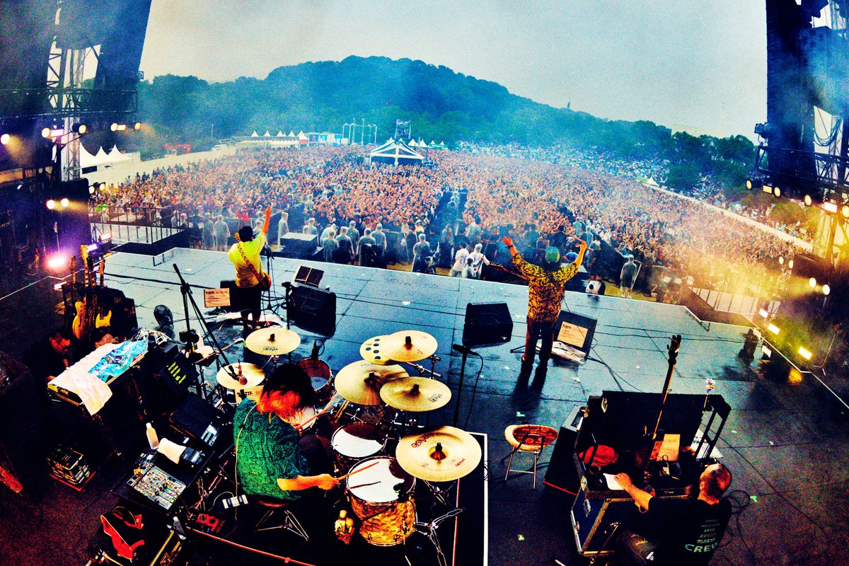 yamaguchi_SBM's tweet photo. 京都大作戦！
京都大作戦の素晴らしさを何と表現したら良いだろう。
ロックンロールを鳴らすことの奥深い喜びっていうのかな。人気とかヒット曲とかそんな事じゃない。心奥深くにある大切な気持ち。そいつが鮮やかに目の前に現れてくれる、そんな素晴らしい空間なのです。
本当に幸せでした！大感謝！ https://t.co/1nHPzGgWYJ