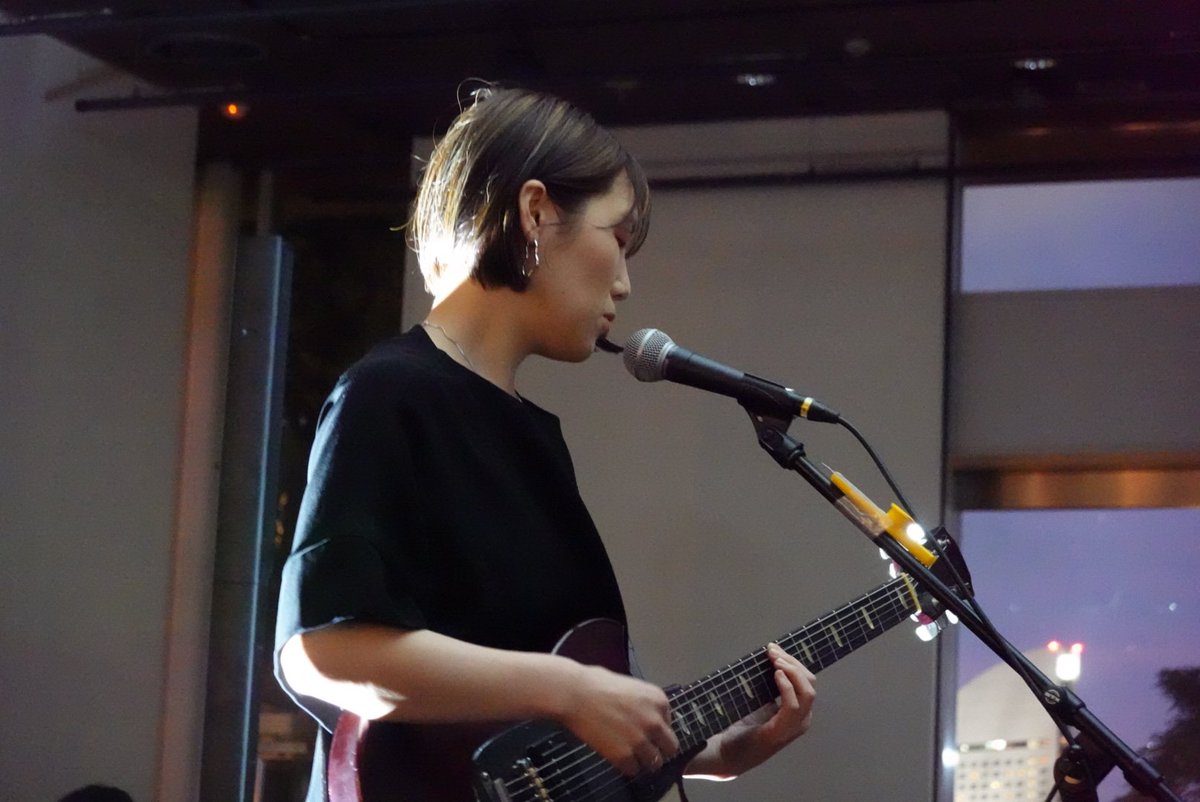 takasiko's tweet photo. 左右 
USツアー音源 限定販売ライブ 
Souvenir Sound 
at 象の鼻テラス 
というわけで終了。
これまで観た左右のライヴで最高の演奏だった。
新曲「暗記するゲーム（?）」で開始と同時に港で花火が打ち上がる。 https://t.co/Wj3ZkP5zyP