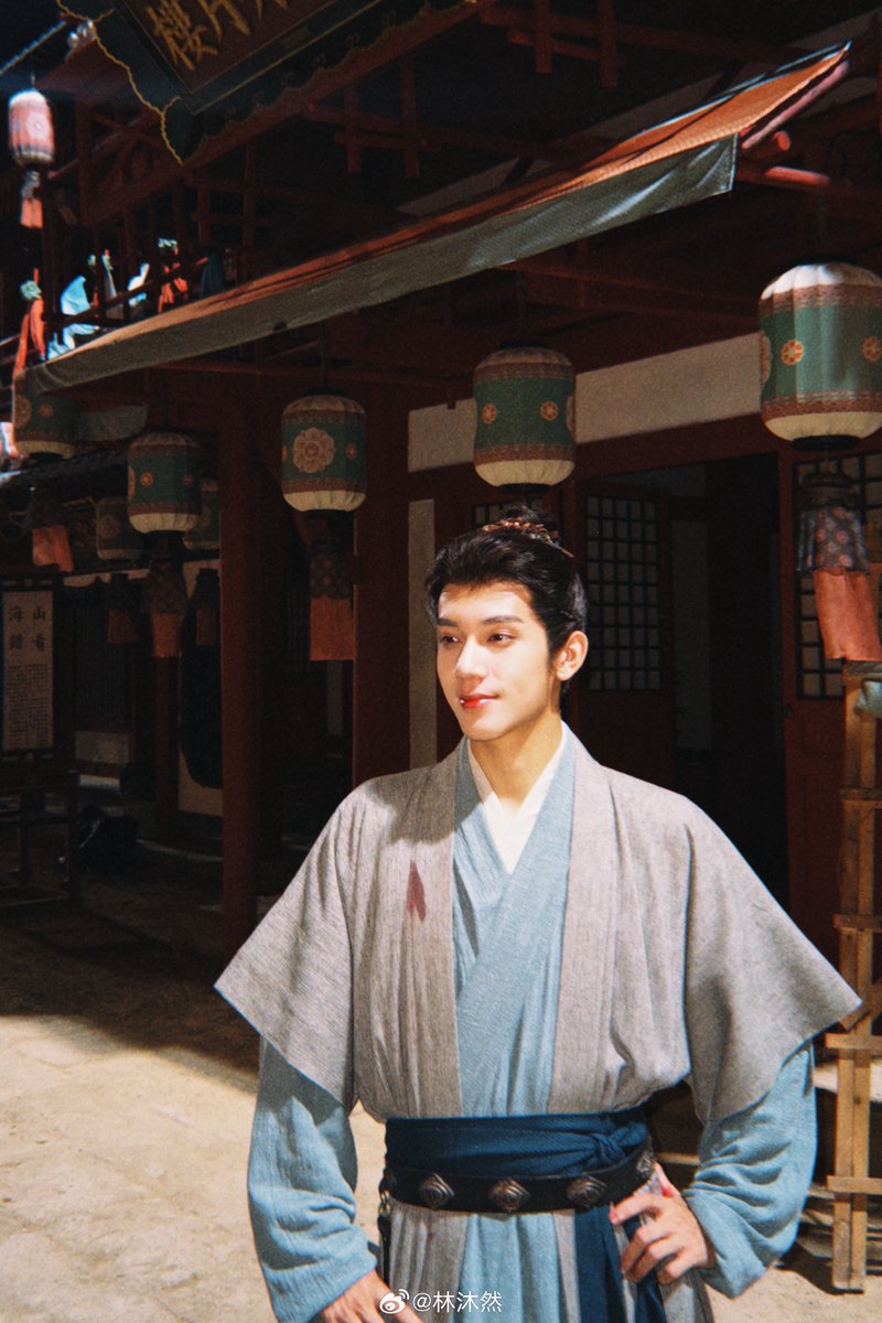 muranfile's tweet photo. 260704 | Lin Muran Weibo update (2/5)

Though mountains and rivers span afar, and lanes and alleys wind obscure — home awaits, as it always has.

#LinMuran #林沐然 #TheFirstJasmine #莫离 https://t.co/LaUmDQGZCD