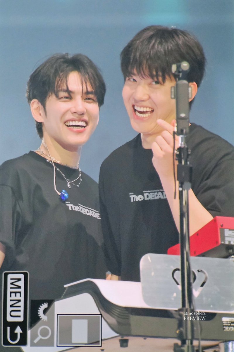 atmosphere_825's tweet photo. 260704 The DECADE FINALE 프리뷰

아 마음좋아😍

#DAY6 #데이식스 #원필 #Wonpil #도운 #Dowoon https://t.co/MasfKnIYye