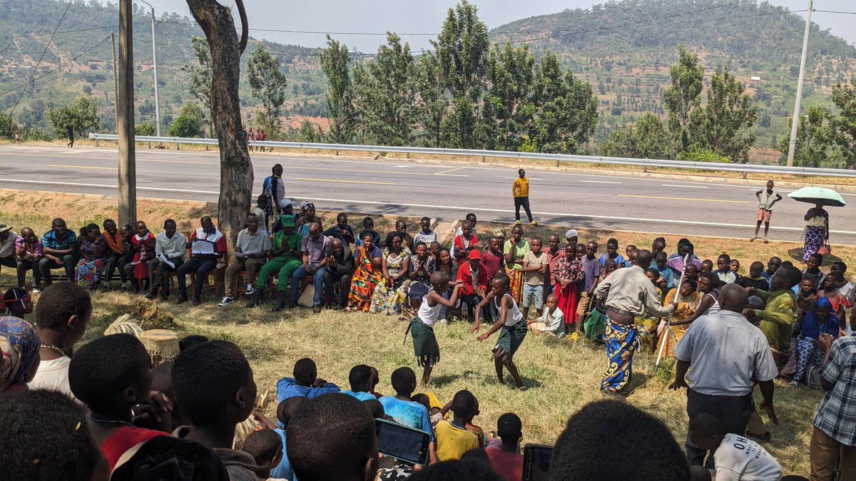 RYVCPMUYIRvg's tweet photo. Uyu munsi, urubyiruko rwo mu murenge wa Muyira muri buri Kagari, rwitabiriye gahunda yo kwibohora(intambwe mu ntego)  kunshuro ya 32' bikaba ari ishema ko twumva ibyiza, ubutwari bwabatubanjirije, dushimira intwari n'abandi batumye igihugu cyacu kibohorwa. https://t.co/RYwvtnG0PT